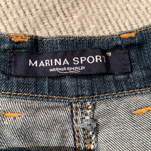 Denim and leather jean skirt. Great for stampede. 
About a size 12 - Picture 4 of 4